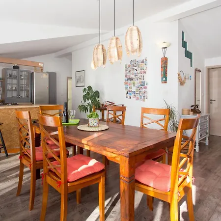 Apartamento Awesome In Suhi Potok, Jesenice (Split-Dalmatia)