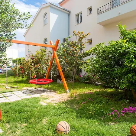 Apartamento Awesome In Suhi Potok, Jesenice (Split-Dalmatia)