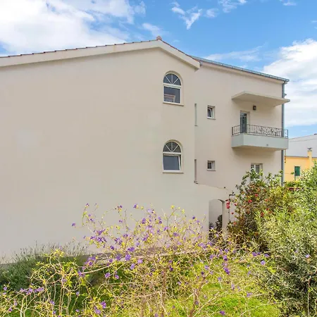 Apartamento Awesome In Suhi Potok,